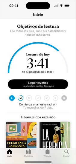 Pantalla de un iPhone que muestra la interfaz de Objetivos de Lectura en la app Libros. En la parte superior, hay un círculo de progreso. Debajo aparece el registro de la racha de lectura semanal. En la parte inferior está la sección Libros leídos este año, que incluye una fila de dos libros y un espacio vacío para un tercero
