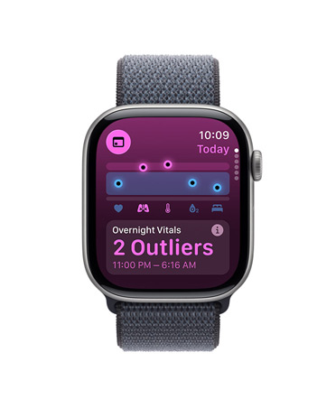 Apple Watch Series 11 med urkasse i space grey aluminium, appen Vitalparametre, diagram med sundhedsresultat, notifikation om afvigende natlige målinger, Digital Crown i højre side og Sport Loop i mørkegrå