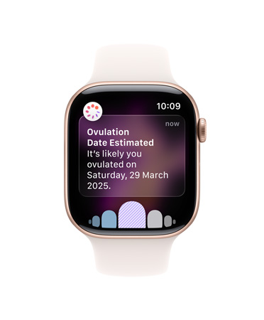 Apple Watch Series 11,玫瑰金色鋁金屬錶殼,展示排卵期推算通知,右側外觀:數碼錶冠,配搭淡胭脂色運動錶帶