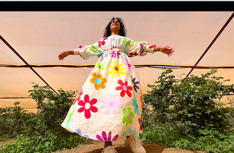 جهاز MacBook&nbsp;Air يعرض شاشة ريتنا&nbsp;ليكويد