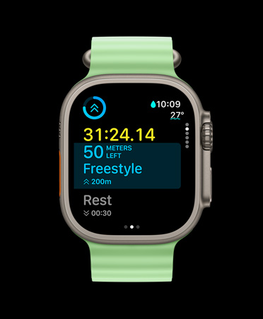 Apple Watch Ultra 3, culoare natural, carcasă din titan, aplicația Exerciții, card exerciții personalizate, vizualizarea Urmează, curea Oceanică Verde neon