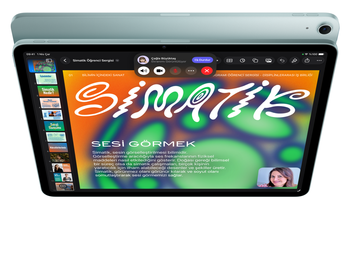 iPad Air, ön dış yüzey, kullanıcı FaceTime kullanırken Keynote uygulamasına bakıyor, arkasında diğer bir iPad Air, arka dış yüzey