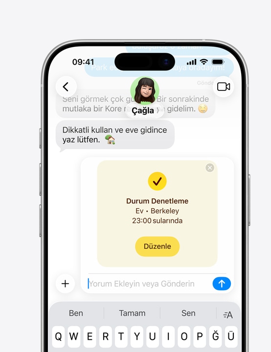 Mesajlar’daki yazışmada Durum Denetleme özelliğinin kullanıldığını gösteren iPhone ekranı