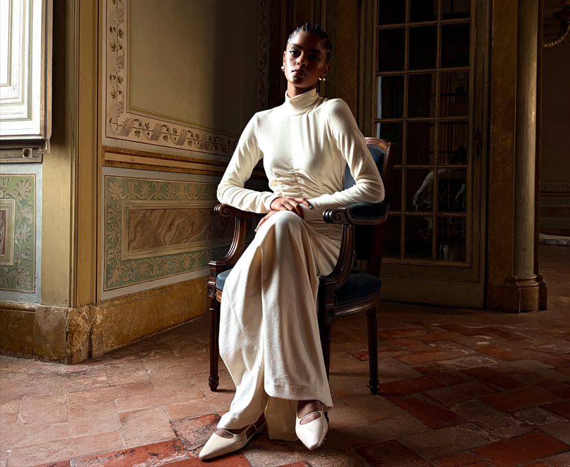 Foto einer Person, das mit dem Kamera Modus für Fotos bei wenig Licht aufgenommen wurde