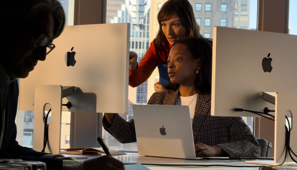 İş yerinde Mac kullanan kişiler