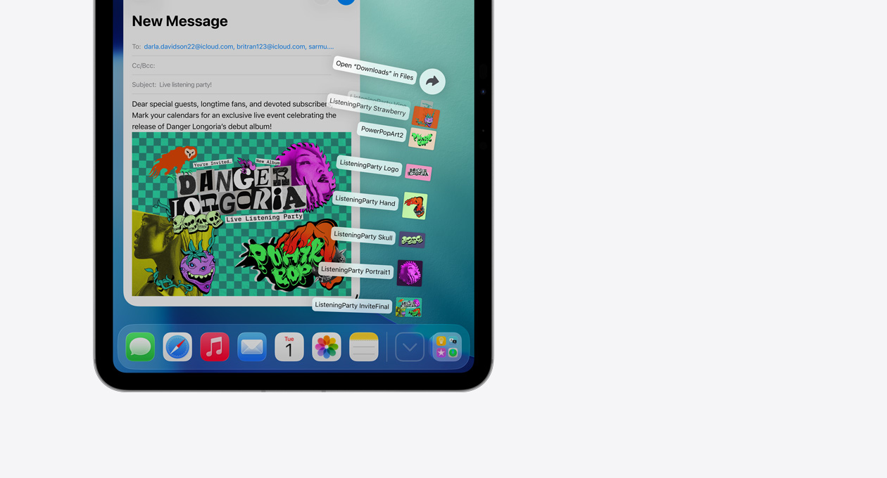 Tampilan jarak dekat aplikasi Dock di bagian bawah perangkat Apple dengan serangkaian file yang membuka dalam bentuk kipas secara vertikal